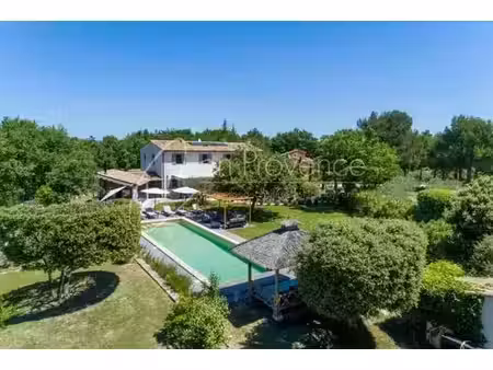 villa de luxe en location lacoste  provence-alpes-côte d'azur