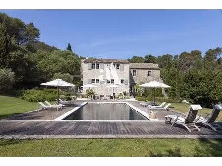 luxury 8 pièces farmhouse en location saint-rémy-de-provence  france