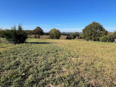 vue dégagée sur la campagne pour ce terrain à bâtir - la reo