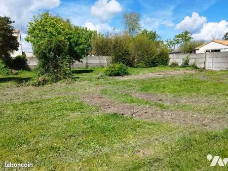 terrain 555 m² les landes genusson