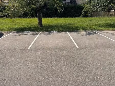 place de parking proche aéroport