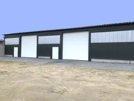 a proximité de ploermel  a louer batiment de stockage 500 m².