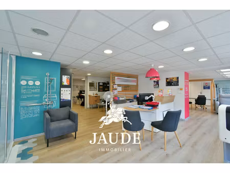 local professionnel/ commercial de 102 m2 résidence standing