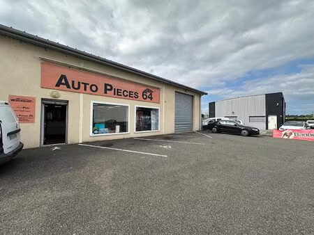 location commerce 237 m² à lescar (64230)