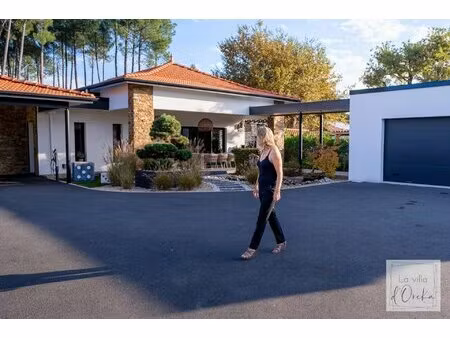 superbe villa de prestige de 171m2 avec piscine  jacuzzi et garage de 60m2