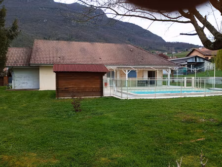 jongieux villa de 2002 sur 1960 m² de terrain clos