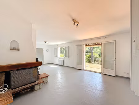 a ventre maison type 3/4 chateauneuf le rouge- piscine.