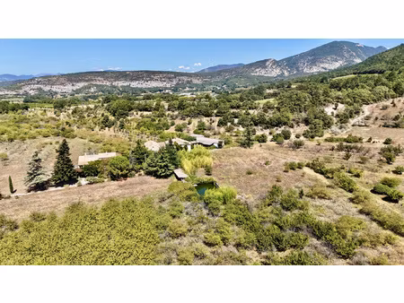 ensemble immobilier a renover sur 25 ha