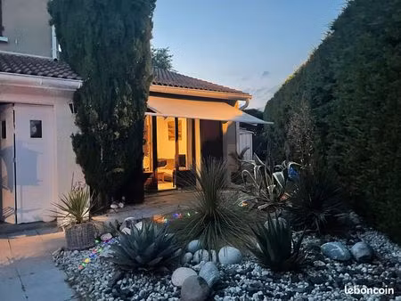 maison 160 m2 avec piscine enterree dans quartier tres calme