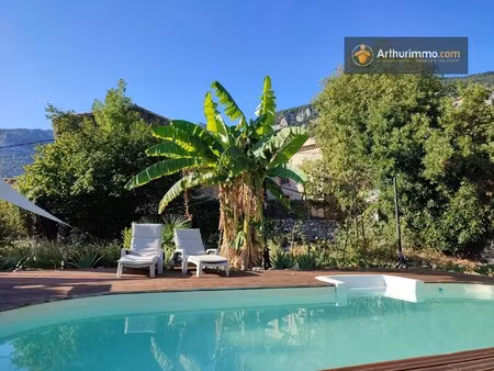 maison de 5 chambres et gîtes de 250 m2 tout simplement superbe dans un superbe emplacemen