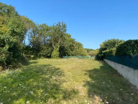 vente terrain à batir 630 m² à saujon (17600)  128 400 €