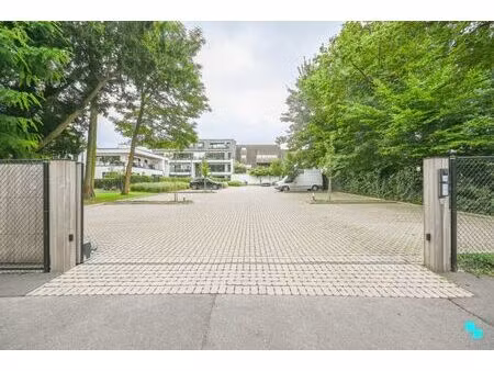 centraal gelegen parkeerplaatsen in oostrozebeke