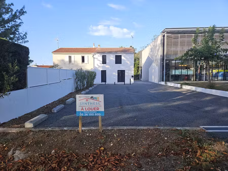 location local commercial saintes 17100 - - surface privée