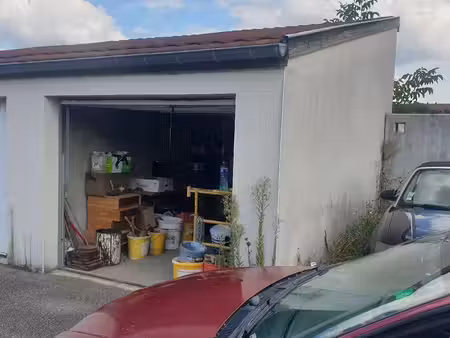 vend garage...25 m2 plancher dans espace sécurisé