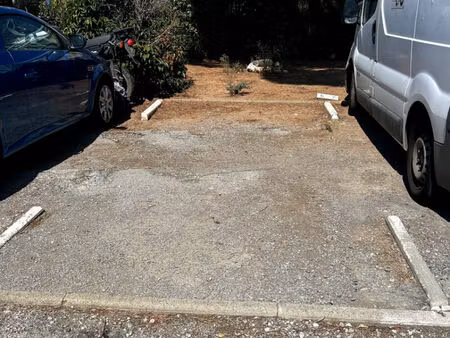 location parking / box  12.00m²  balaruc