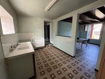 maison de village de 102 m² à vasles