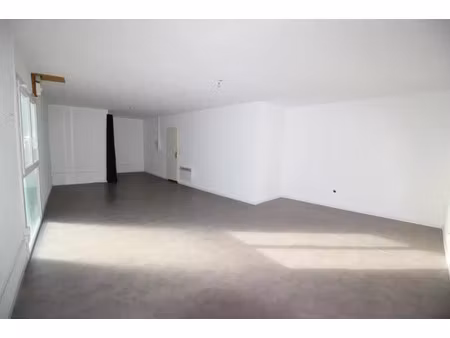 location locaux professionnels 40 m² à ollioules (83190)  590 €