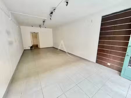 location locaux professionnels 1 pièce 29 m² à l'isle-jourdain (32600)  800 €