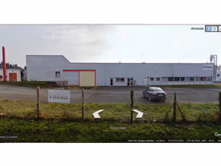 49 - candé  entrepôt 1790 m2 à louer sur terrain clos 5000 m