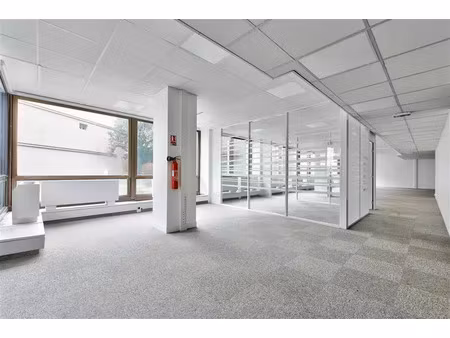 a saisir  prix très attractif : a vendre 357 m² au pont de st cloud