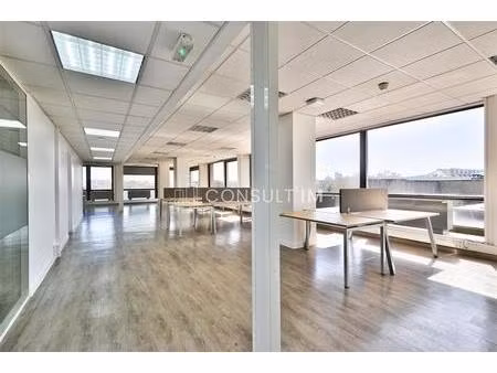 au pied du pont de st cloud  beau plateau lumineux de 447 m² à louer