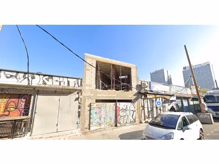 en plein cœur des puces de clignancourt