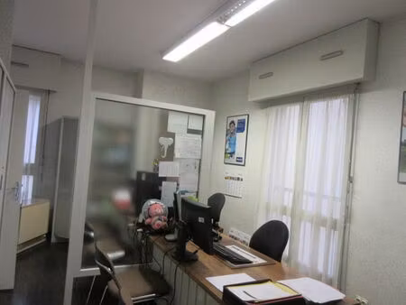 location local commercial 100m2 rodez 12000 - 1032 € - surface privée