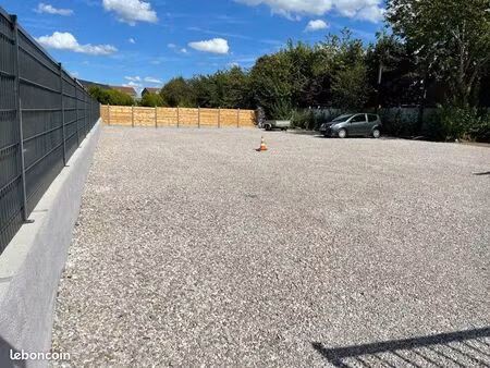 parking à louer - voiture / caravane / camping car / camionnette / moto / remorque