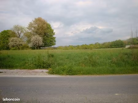 vends terrain à bâtir