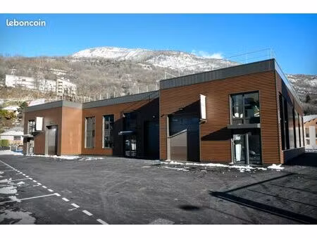 local artisanal entrepôt stockage local d'activité 160 à 590 m2