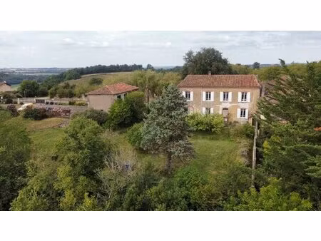 maison de village avec grand jardin