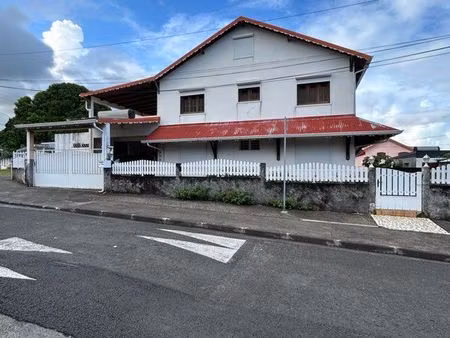 maison sur 2 niveaux à vendre  10 pièces 257m² + extension