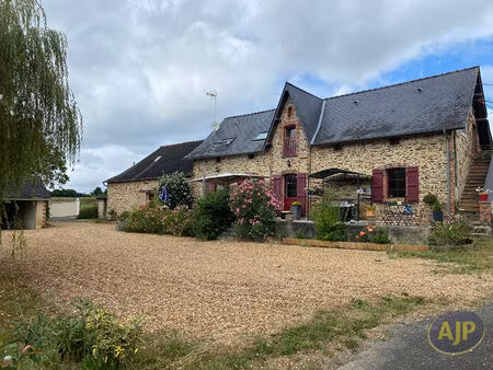 longère rénovée avec dépendances   axe angers -rennes
