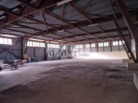 entrepot bureaux de 1371 m² + pavillon de 190m² à vendre sur domont