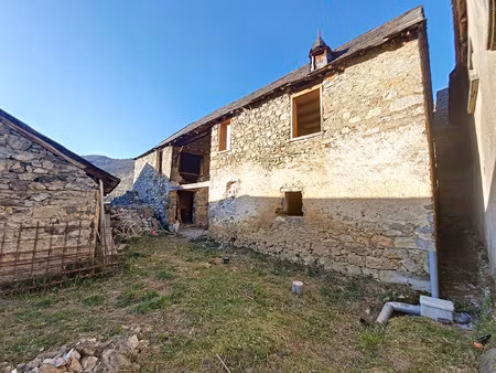 ancienne maison de village dans la vallée de balaguères