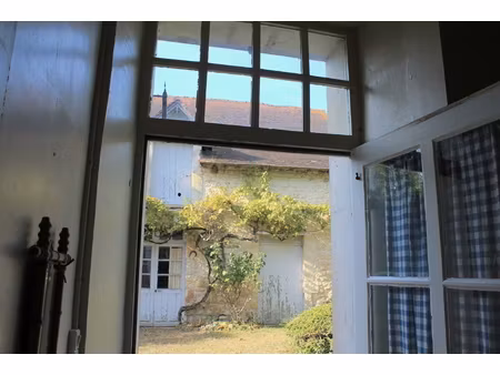 vente charmante maison de village à rénover  située au cœur à vouneuil sur vienne