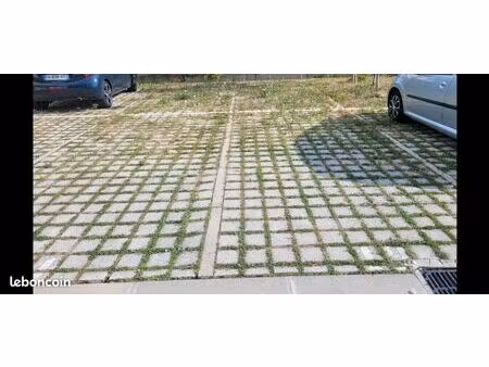?️ location ou vente 2 à 4 places de parking extérieur en enfilade