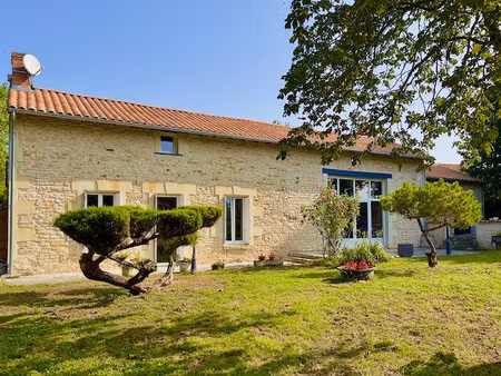 maison à vendre à moncontour (86330) - vienne