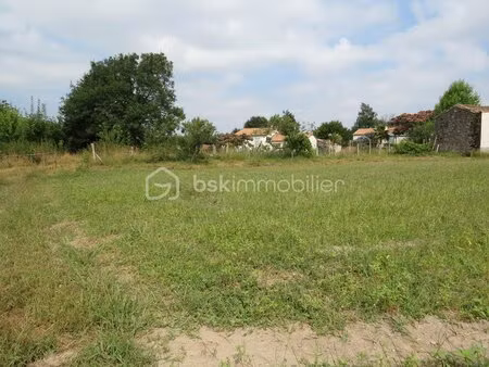 terrain de 819 m² à azay-sur-thouet