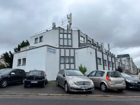 investissement - immeuble de rapport mixte de bureaux et activité à vendre