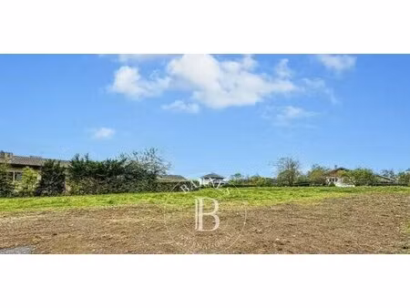 le lyaud - terrain constructible et viabilisé - superficie totale de 1025 m²