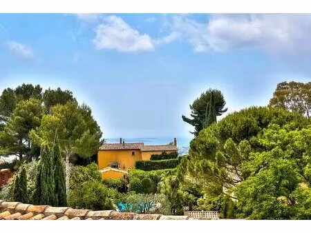 mougins - vieux village appartement trois pièces avec balcon