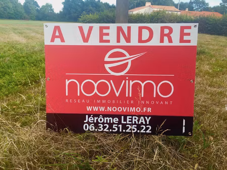 terrain constructible à viabiliser de 748m2