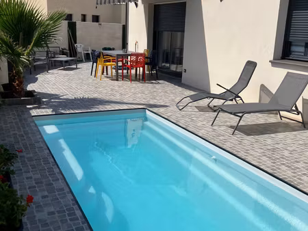 villa recente avec piscine et garage a maraussan