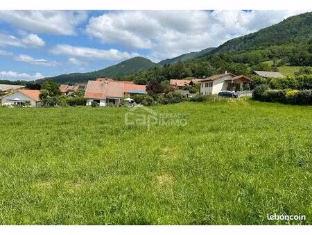 terrain 835 m² cervens