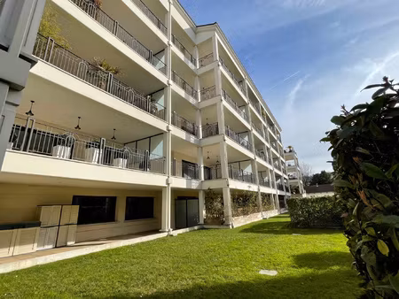 local professionnel ou bureaux avec vitrine proche centre la
