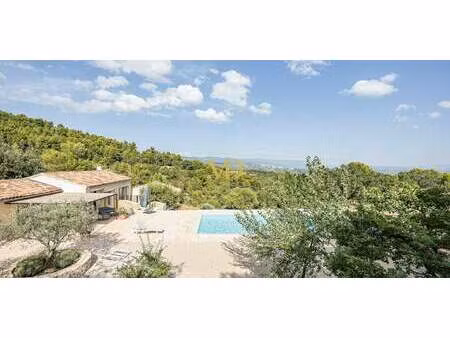 propriété avec piscine et jardin joucas (84)