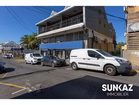 local commercial de 133 m2 au coeur de saint pierre