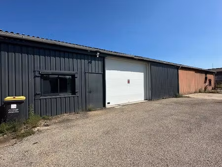 location commerce 262 m² à pierrelatte (26700)