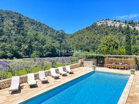 maison de prestige de 280 m2 en location oppède le vieux  france
